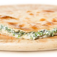 Осетинский пирог с сыром и 5 видами зелени